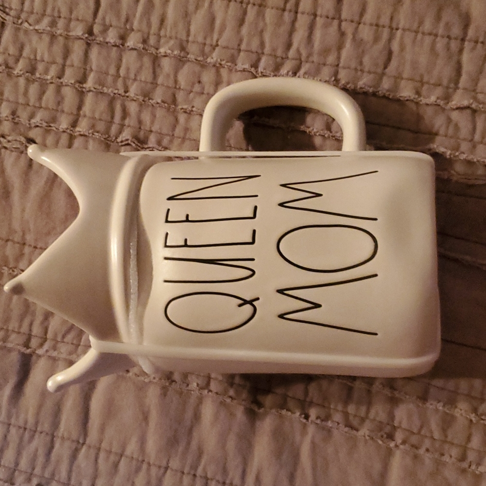 Rae Dunn "Queen Mom" Mug